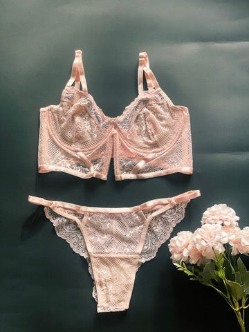 CONJUNTO EN ENCAJE CON VARILLA ROSA - V INVERTIDA