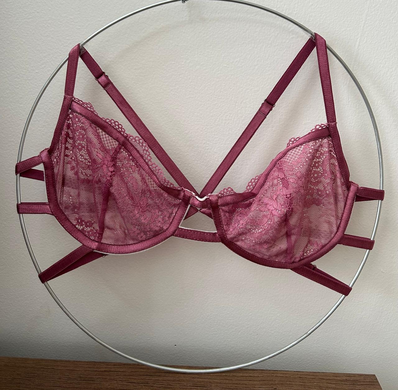 SET EN ENCAJE CON VARILLA - ESTILO ARAÑA EN LA ESPALDA
