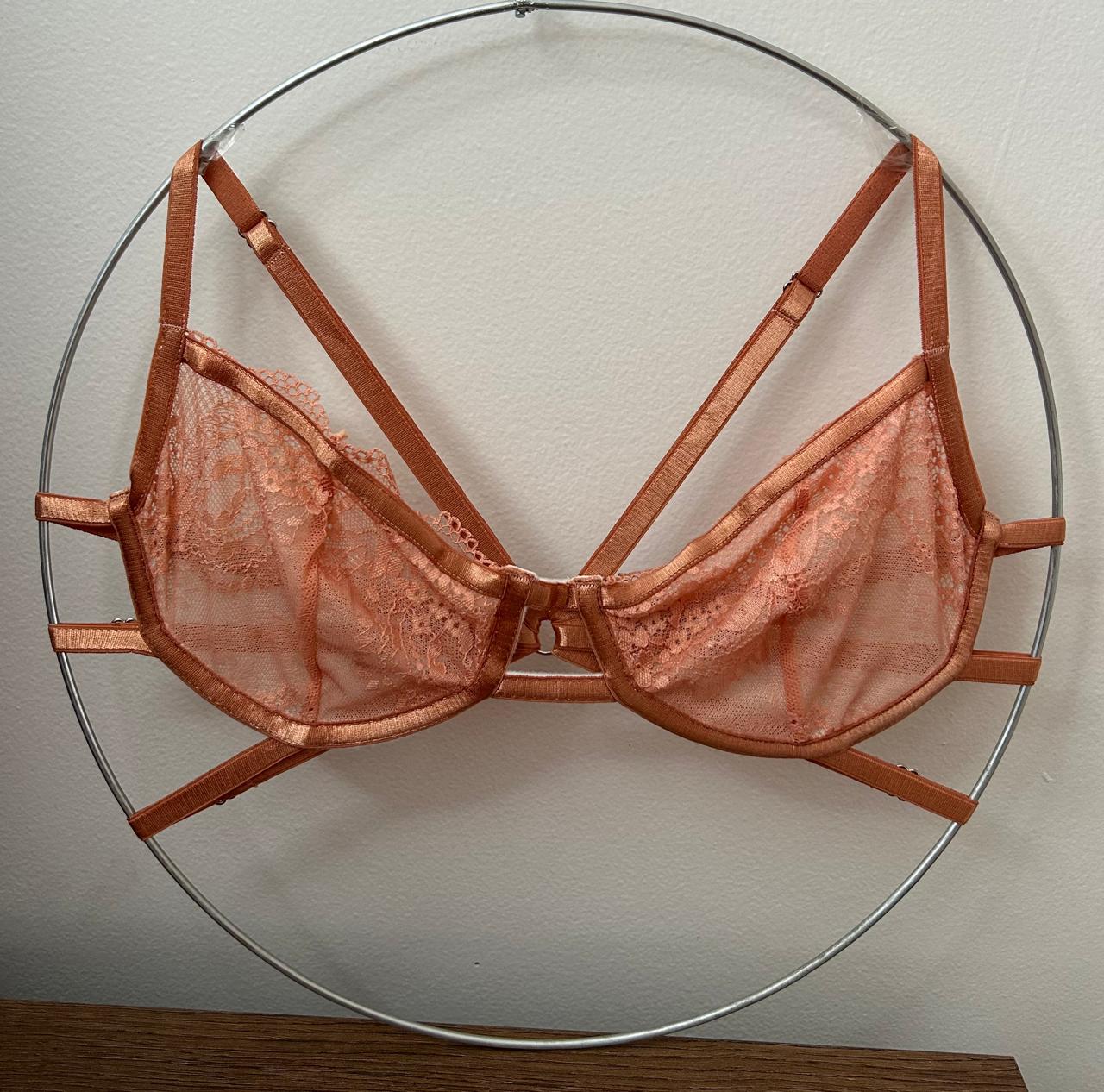 SET EN ENCAJE CON VARILLA - ESTILO ARAÑA EN LA ESPALDA