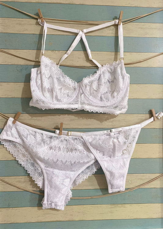 SET EN ENCAJE CON VARILLA CACHETERO Y TANGA